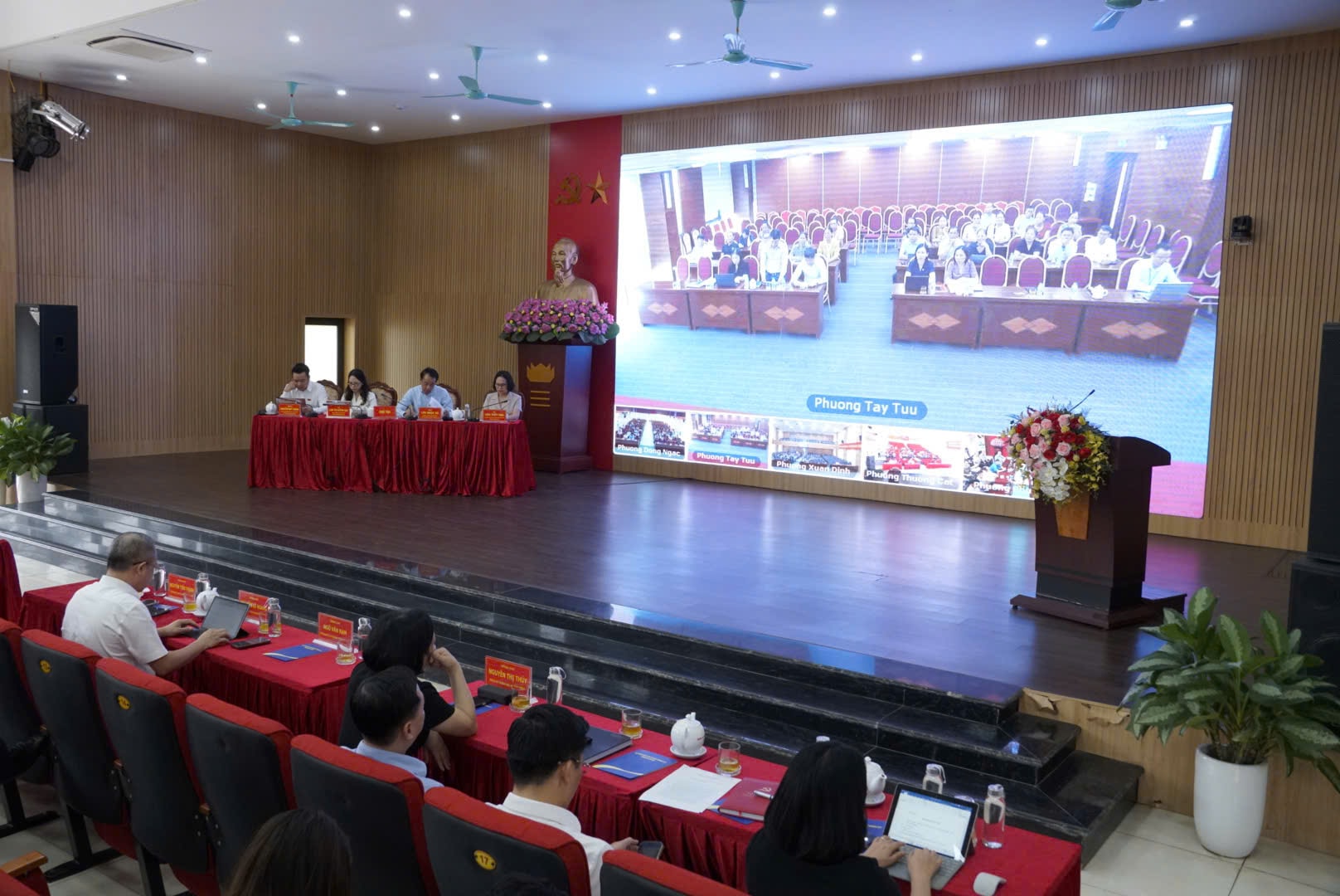 Cử tri kiến nghị đẩy nhanh các dự án trọng điểm tại phường Thượng Cát- Ảnh 2.