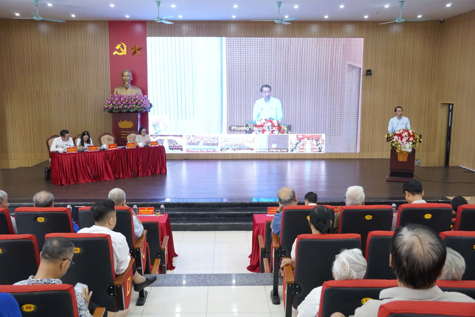 Cử tri kiến nghị đẩy nhanh các dự án trọng điểm tại phường Thượng Cát- Ảnh 1.