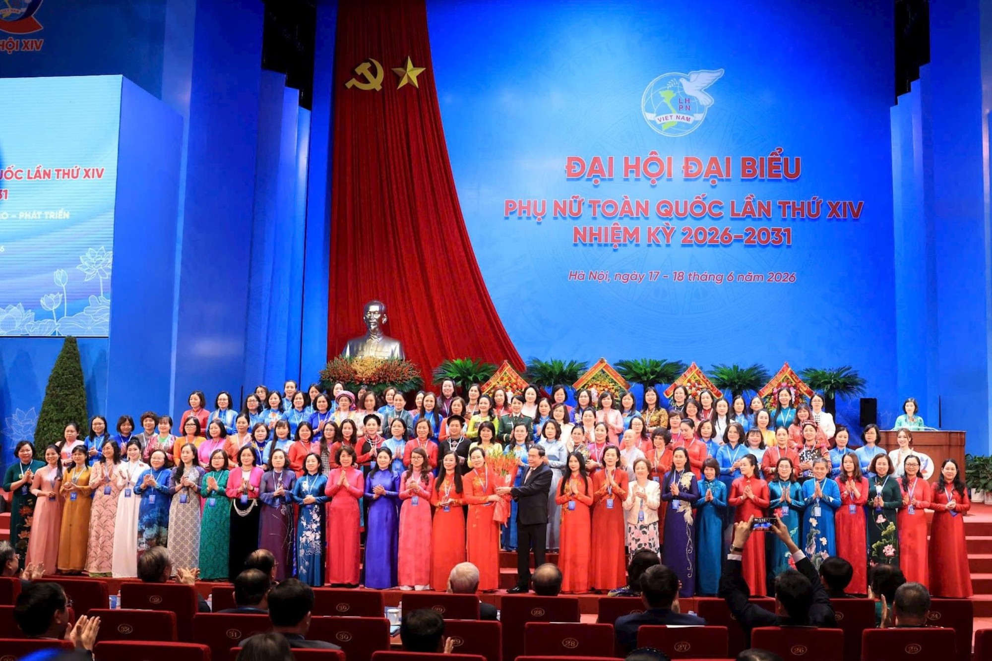 Mỗi cơ sở Hội, cán bộ Hội phải thực sự trở thành điểm tựa bình yên cho phụ nữ- Ảnh 9. Mỗi cơ sở Hội, cán bộ Hội phải thực sự trở thành điểm tựa bình yên cho phụ nữ- Ảnh 9.