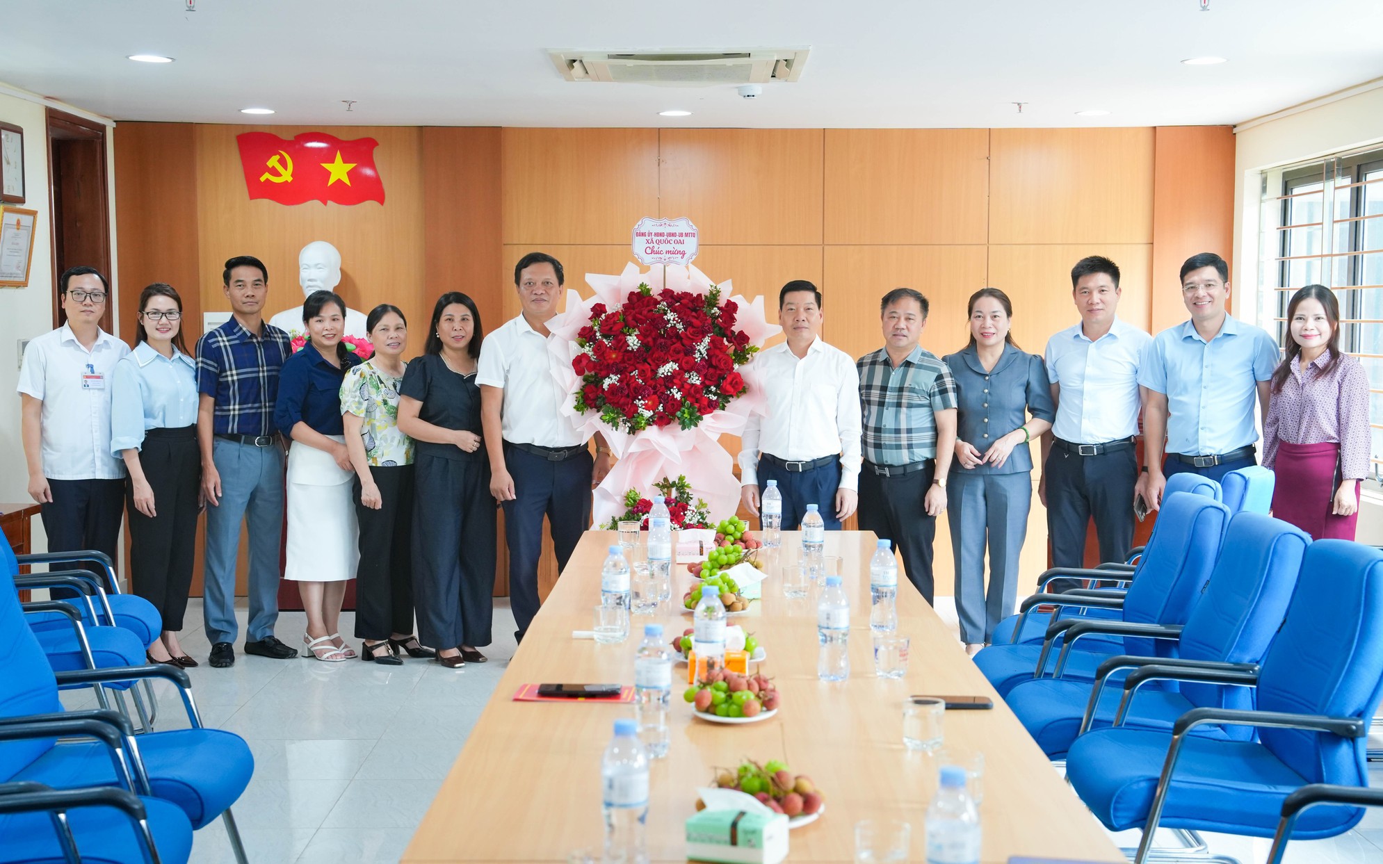 Lãnh đạo xã Quốc Oai chúc mừng đội ngũ làm công tác báo chí, truyền thông nhân kỷ niệm 101 năm Ngày Báo chí Cách mạng Việt Nam