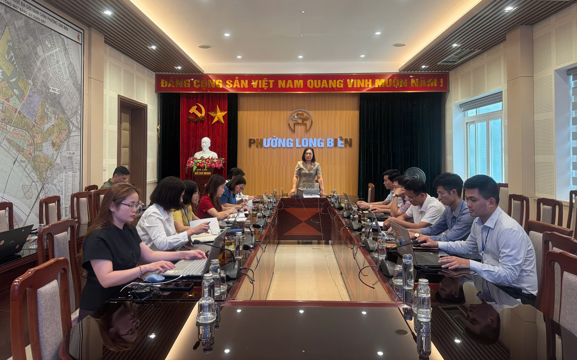 Thường trực HĐND phường Long Biên giám sát công tác quản lý nhà nước về giáo dục và hoạt động giáo dục năm học 2025 - 2026 tại UBND phường
