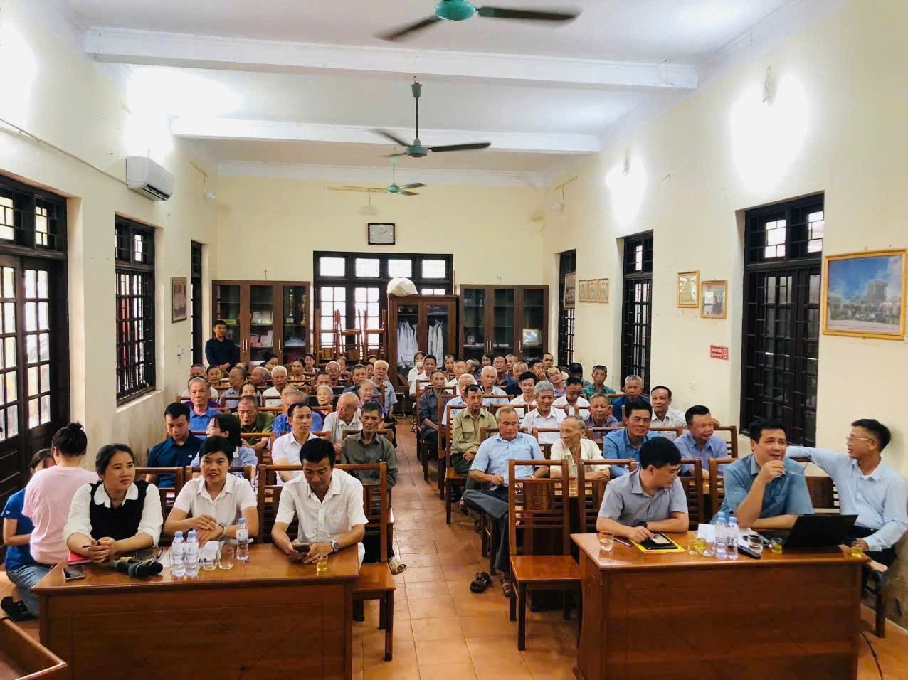 UBND xã Ô Diên tổ chức hội nghị lấy ý kiến Nhân dân về việc sắp xếp, sáp nhập thôn, tổ dân phố trên địa bàn xã- Ảnh 1.
