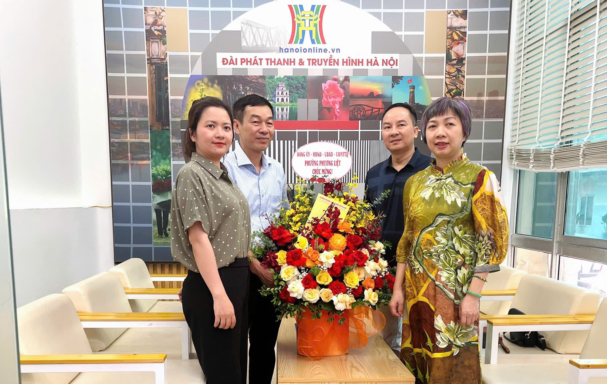 Lãnh đạo phường Phương Liệt chúc mừng Cơ quan Báo và Phát thanh, Truyền hình Hà Nội nhân ngày Báo chí Cách mạng Việt Nam 21/6- Ảnh 1.