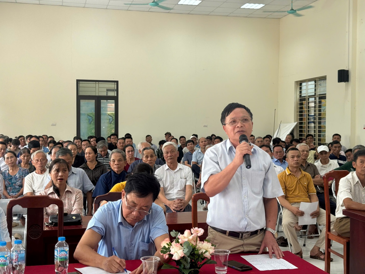 Đại biểu HĐND xã Mê Linh tiếp xúc cử tri trước kỳ họp thường lệ giữa năm 2026- Ảnh 9.