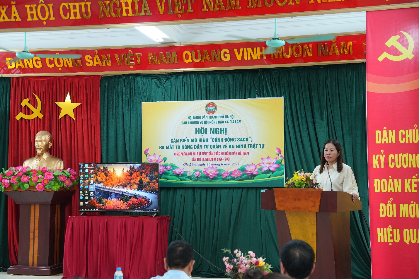 HỘI NÔNG DÂN XÃ GIA LÂM GẮN BIỂN CÔNG TRÌNH “CÁNH ĐỒNG SẠCH” VÀ RA MẮT TỔ NÔNG DÂN TỰ QUẢN VỀ AN NINH TRẬT TỰ- Ảnh 4.