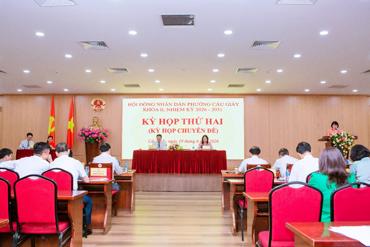 Kỳ họp chuyên đề HĐND phường Cầu Giấy thông qua nhiều quyết sách quan trọng, kiện toàn tổ chức bộ máy- Ảnh 1.