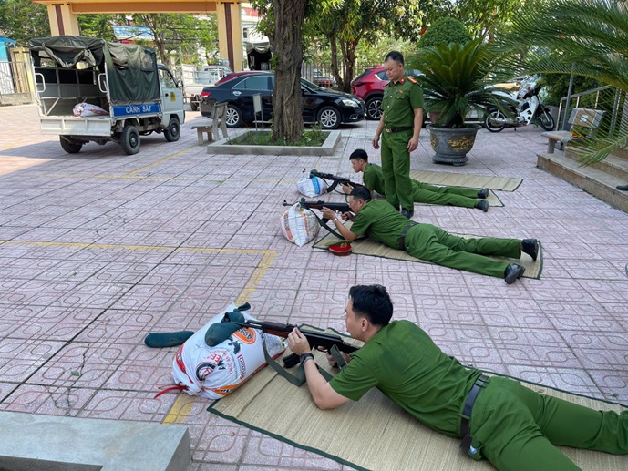 Công an xã Quảng Bị tổ chức Lễ chào cờ Tổ quốc tháng 6 năm 2026 và tập huấn điều lệnh, quân sự, võ thuật CAND- Ảnh 4.