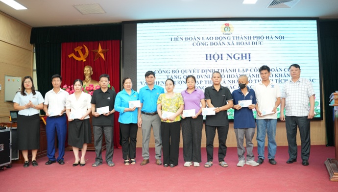 Công đoàn xã Hoài Đức công bố Quyết định thành lập công đoàn cơ sở và trao quà cho đoàn viên khó khăn- Ảnh 12.