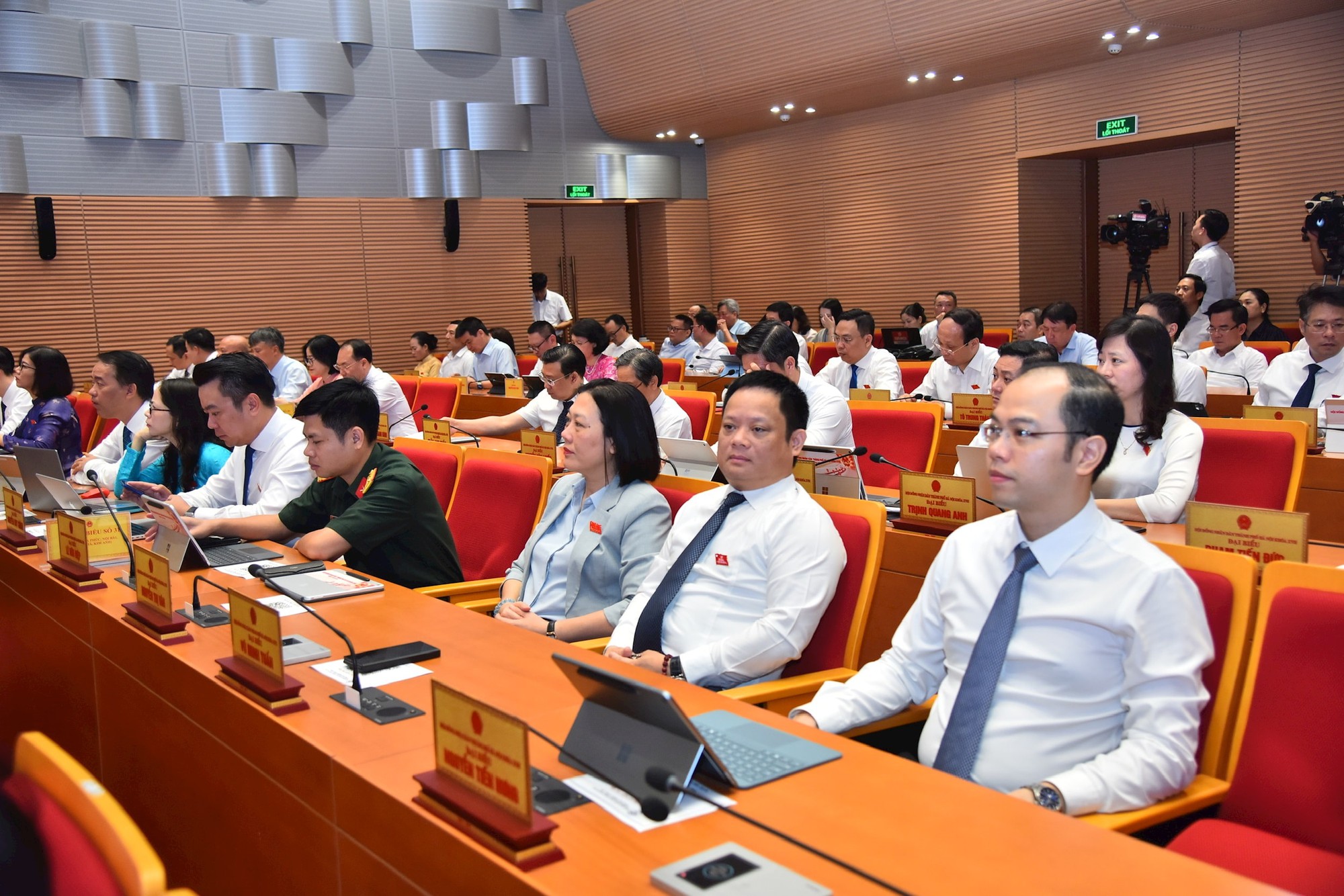 Khai mạc kỳ họp thứ ba, HĐND thành phố Hà Nội khóa XVII: Kịp thời triển khai thi hành Luật Thủ đô năm 2026- Ảnh 4.