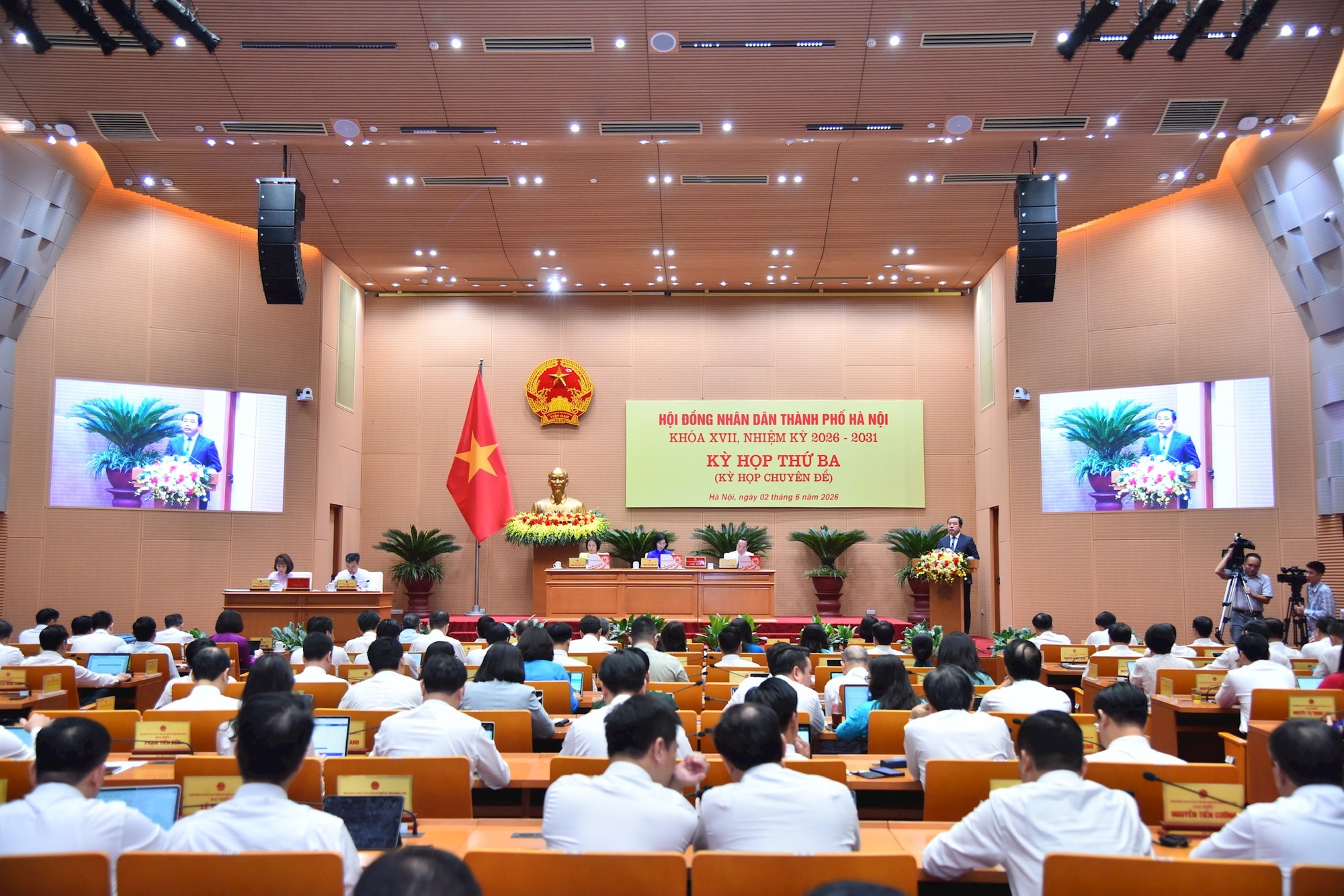Khai mạc kỳ họp thứ ba, HĐND thành phố Hà Nội khóa XVII: Kịp thời triển khai thi hành Luật Thủ đô năm 2026- Ảnh 6.