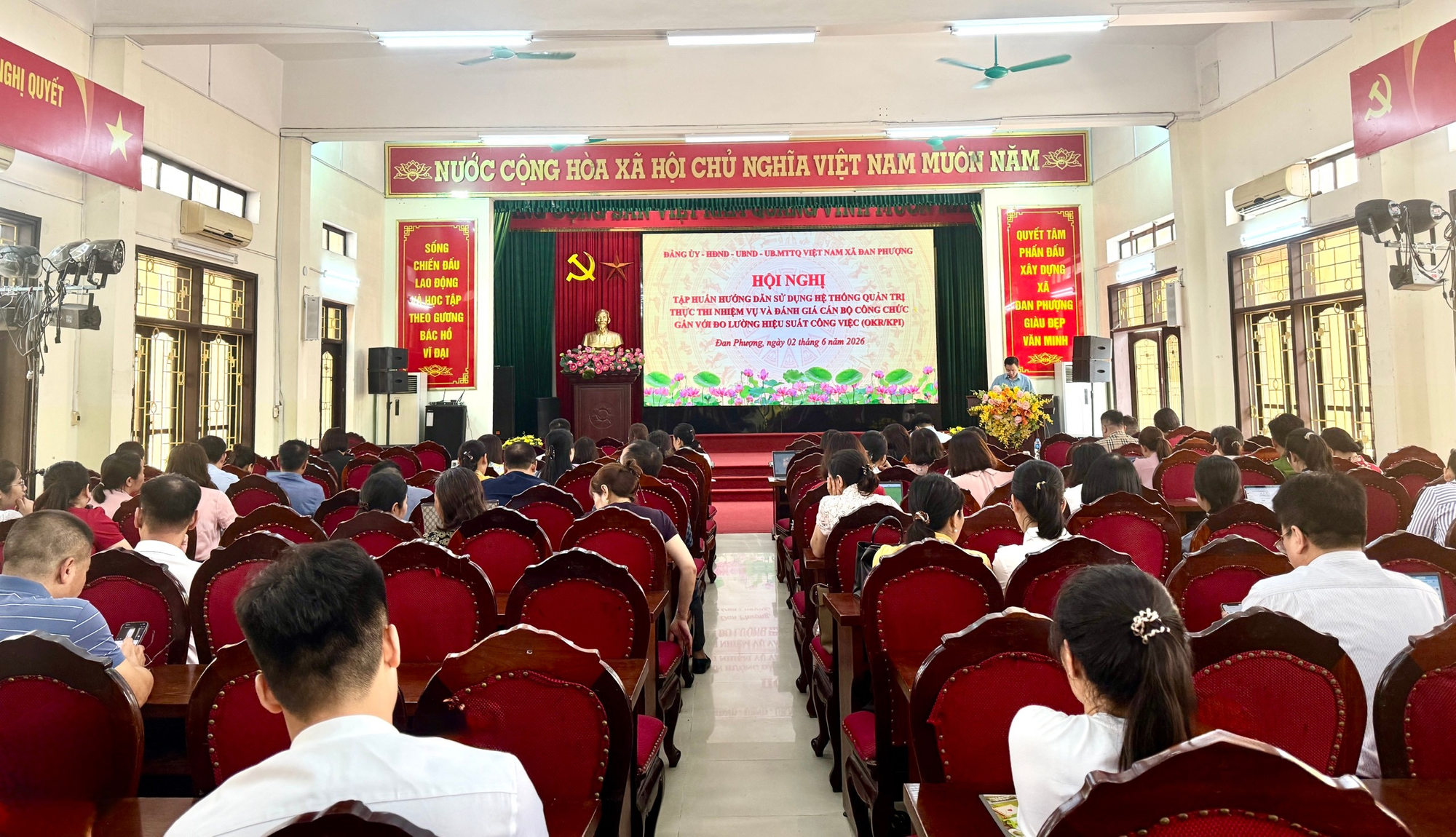 Hội nghị tập huấn hướng dẫn sử dụng Hệ thống quản trị thực thi nhiệm vụ và đánh giá cán bộ, công chức gắn với đo lường hiệu suất công việc (OKR/KPI).- Ảnh 1.