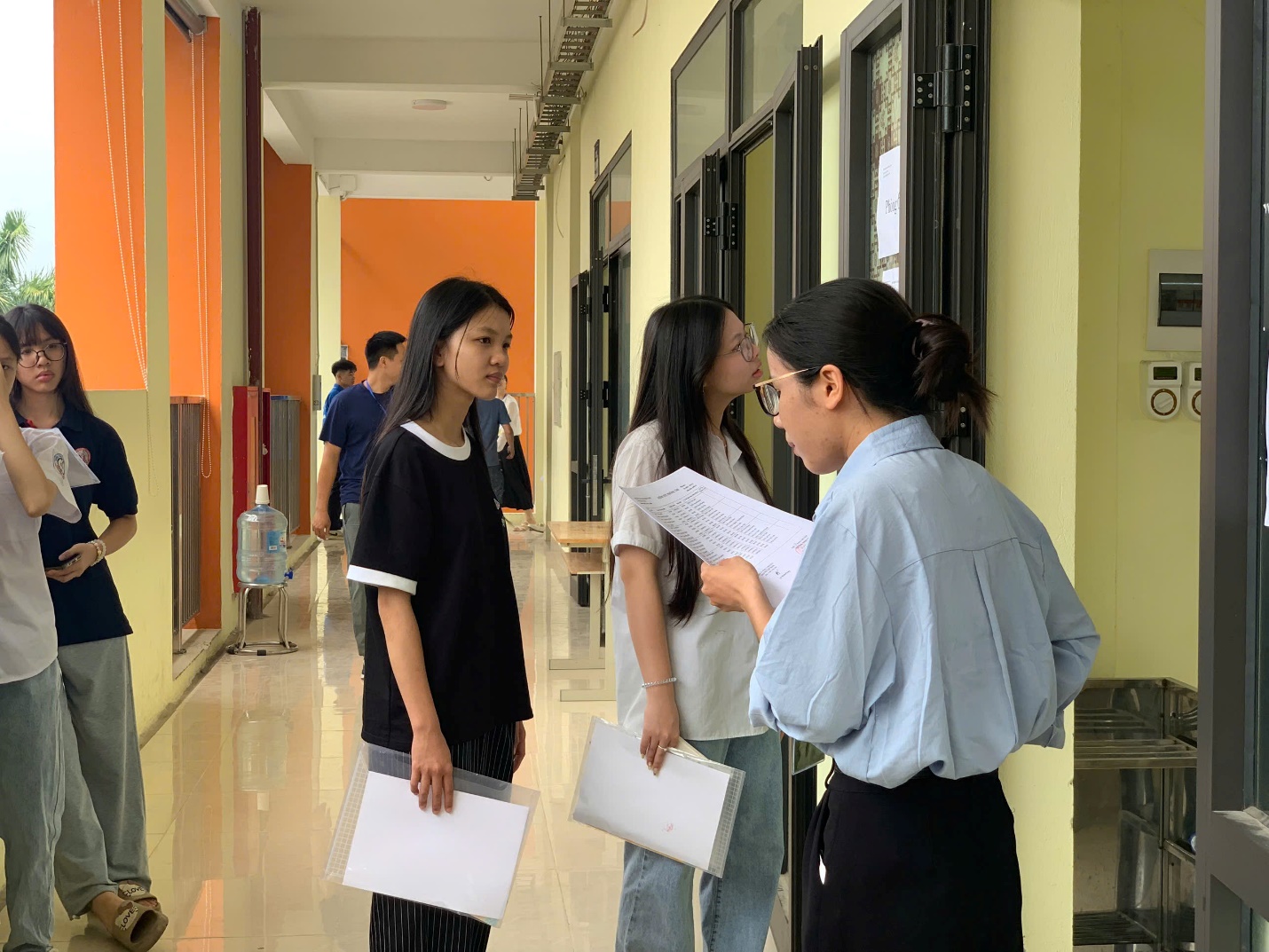 1.017 thí sinh xã Hoài Đức làm thủ tục thi vào lớp 10, các hội đồng thi hoàn tất mọi phương án chuẩn bị- Ảnh 9.