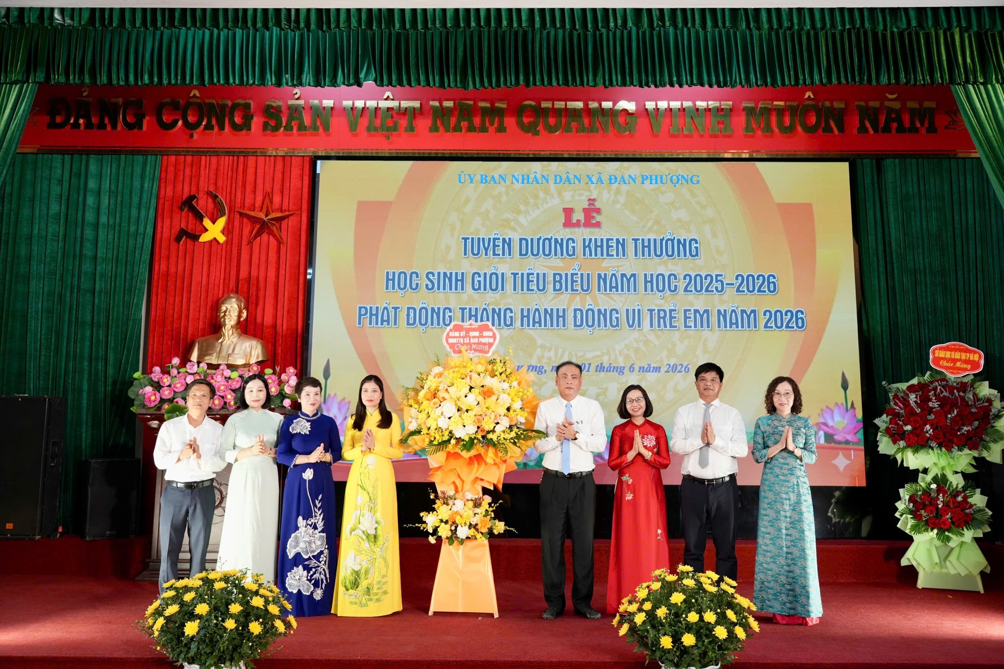 Lễ tuyên dương, khen thưởng học sinh giỏi tiêu biểu năm học 2025 – 2026 và Phát động Tháng hành động vì trẻ em năm 2026.- Ảnh 1.