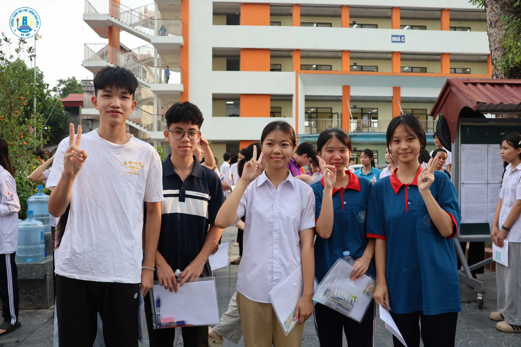 Kỳ thi vào lớp 10 THPT trên địa bàn xã Hoài Đức diễn ra an toàn, nghiêm túc và đúng quy chế- Ảnh 2.
