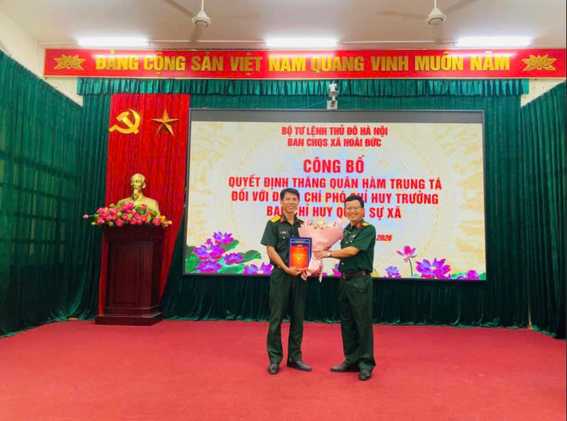 Ban CHQS xã Hoài Đức công bố Quyết định thăng quân hàm cán bộ năm 2026- Ảnh 1.