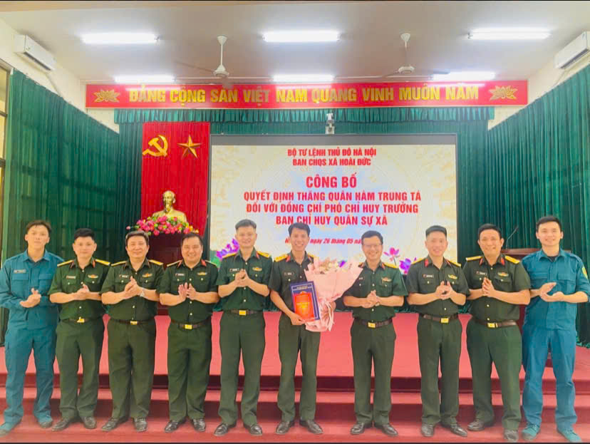 Ban CHQS xã Hoài Đức công bố Quyết định thăng quân hàm cán bộ năm 2026- Ảnh 2.