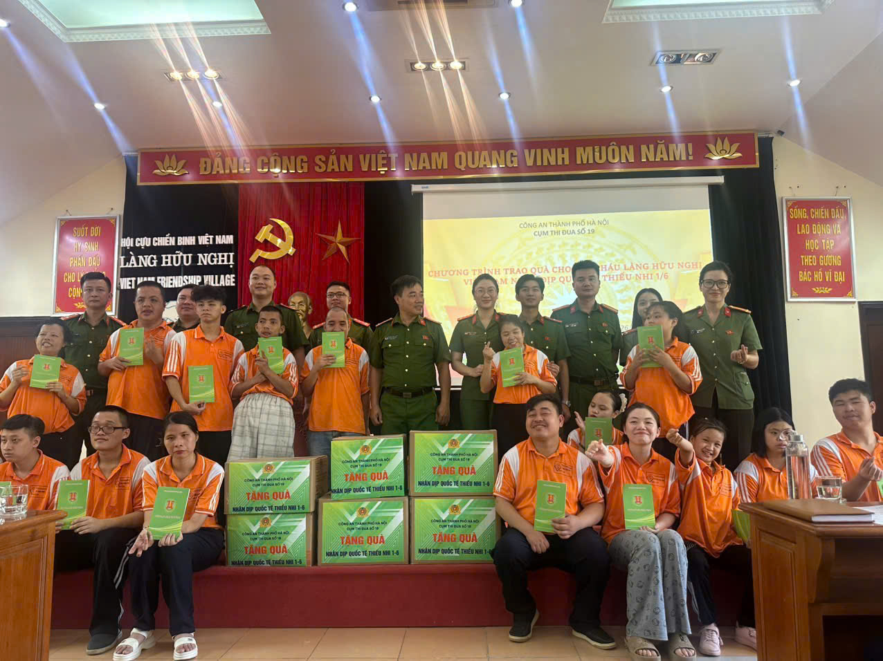 Dấu ấn nhân văn của Công an xã Hoài Đức tại Làng Hữu nghị Việt Nam- Ảnh 3.