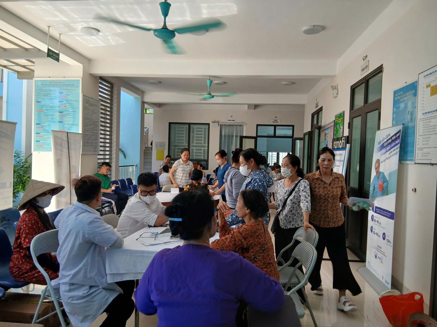 Hội LHPN xã Tiến Thắng phối hợp tổ chức khám sức khỏe và tầm soát ung thư cho hội viên phụ nữ- Ảnh 1.