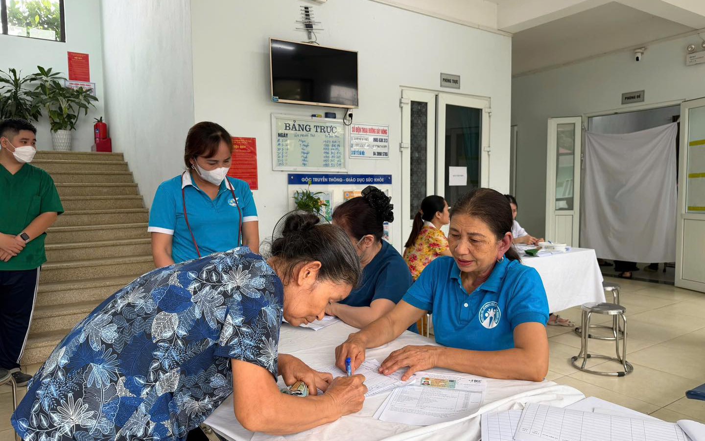 Hội LHPN xã Tiến Thắng phối hợp tổ chức khám sức khỏe và tầm soát ung thư cho hội viên phụ nữ
