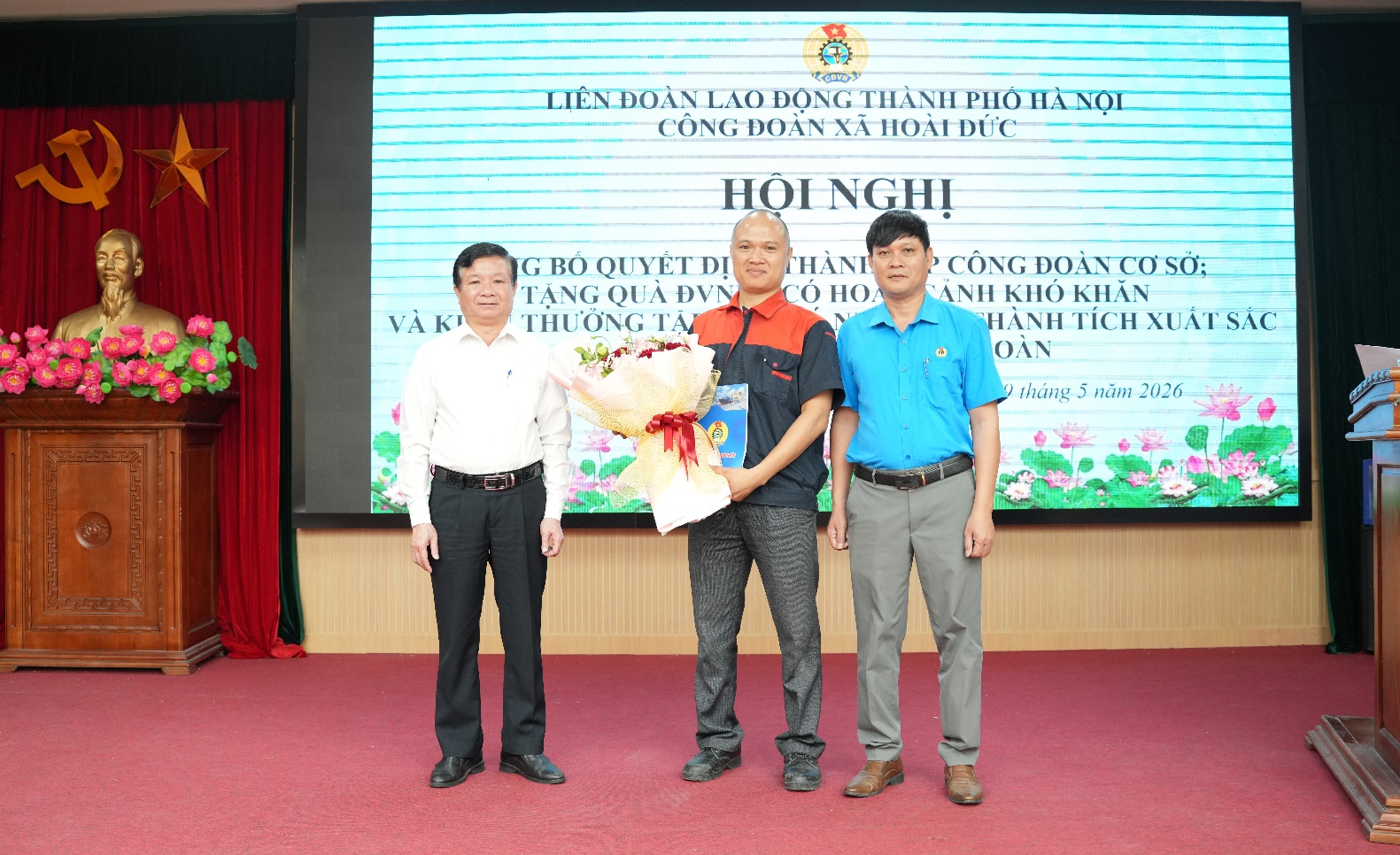 Công đoàn xã Hoài Đức công bố Quyết định thành lập công đoàn cơ sở và trao quà cho đoàn viên khó khăn- Ảnh 4.