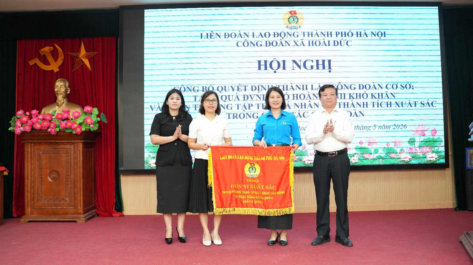 Công đoàn xã Hoài Đức công bố Quyết định thành lập công đoàn cơ sở và trao quà cho đoàn viên khó khăn- Ảnh 9.
