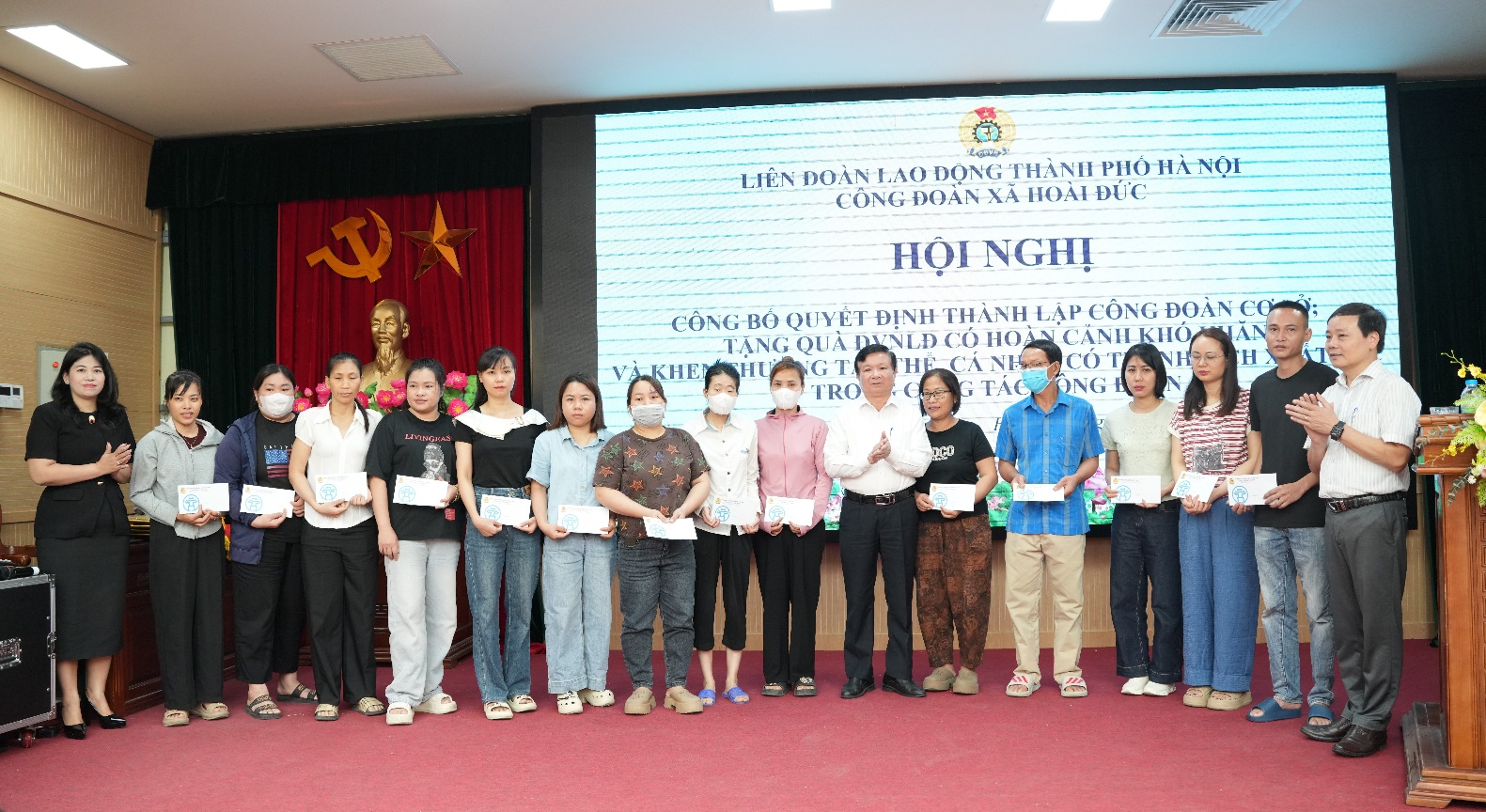 Công đoàn xã Hoài Đức công bố Quyết định thành lập công đoàn cơ sở và trao quà cho đoàn viên khó khăn- Ảnh 11.