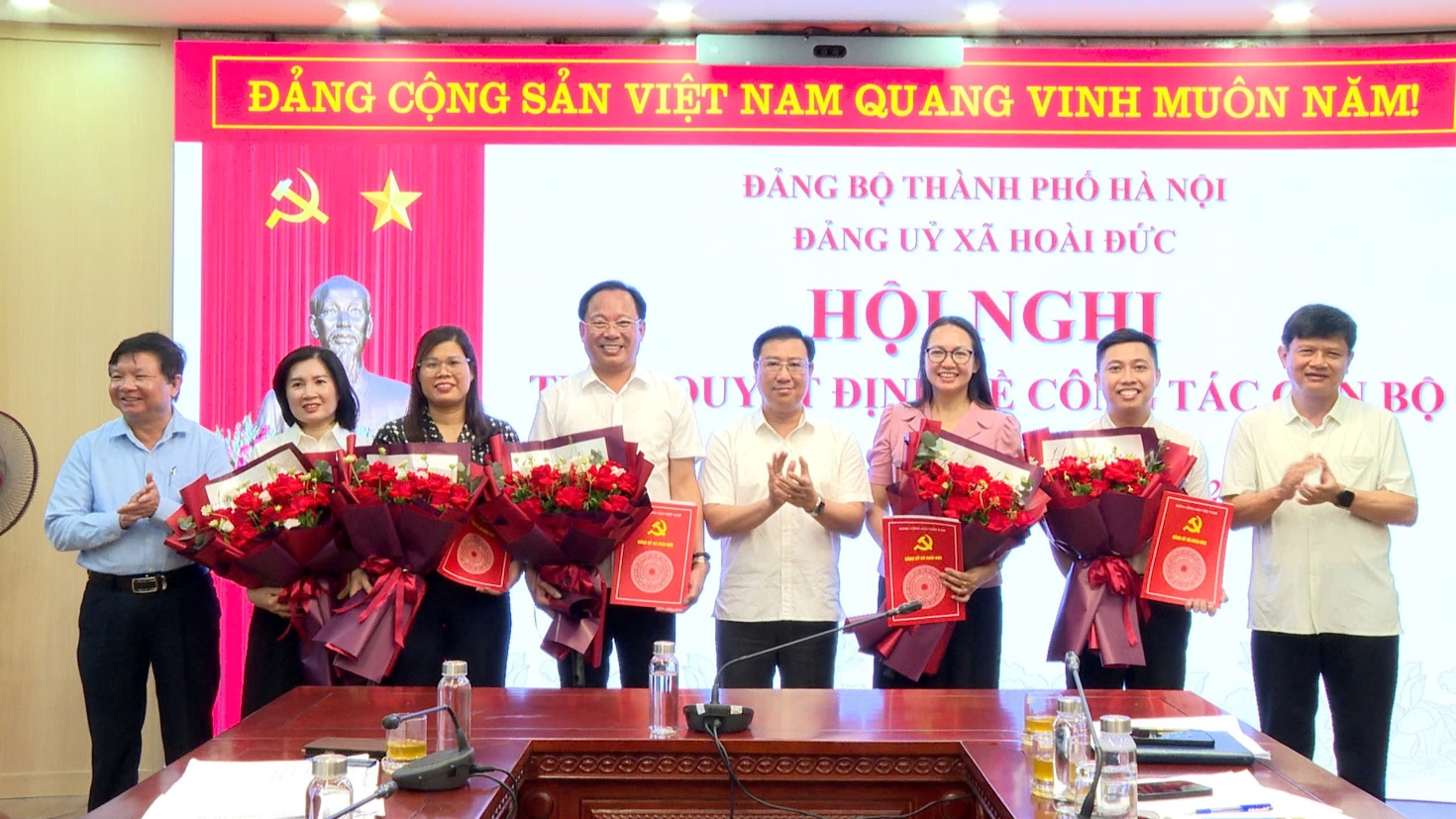 Đảng uỷ xã Hoài Đức tổ chức trao quyết định về công tác cán bộ- Ảnh 3.