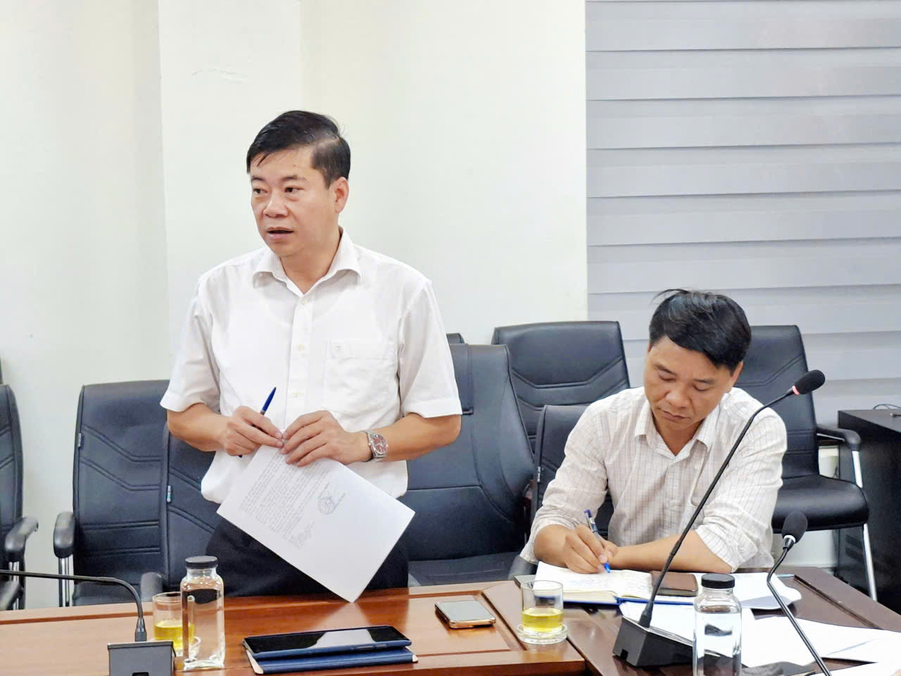 Ban Kinh tế - Ngân sách HĐND làm việc với UBND phường về công tác quản lý nhà nước đối với các điểm trông giữ xe trên địa bàn phường- Ảnh 2.