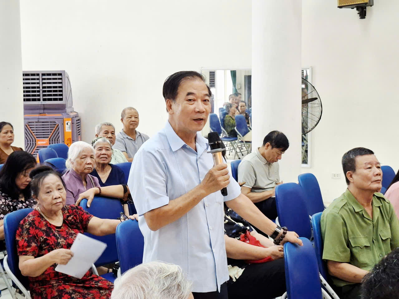 Đồng chí Mai Trọng Thái - Bí thư Đảng ủy, Chủ tịch Hội đồng nhân dân phường tiếp xúc cử tri trước kỳ họp thường lệ giữa năm 2026 của Hội đồng nhân dân phường- Ảnh 4.
