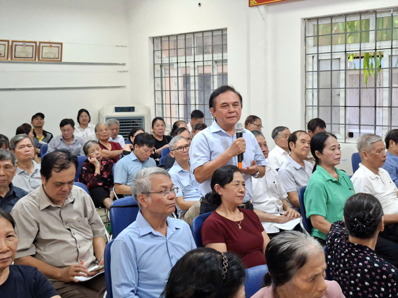 Chủ tịch Ủy ban nhân dân phường Đại Mỗ tiếp xúc cử tri trước Kỳ họp thường lệ giữa năm 2026 của Hội đồng nhân dân phường- Ảnh 2.