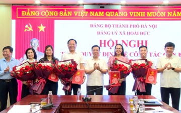 Đảng uỷ xã Hoài Đức tổ chức trao quyết định về công tác cán bộ