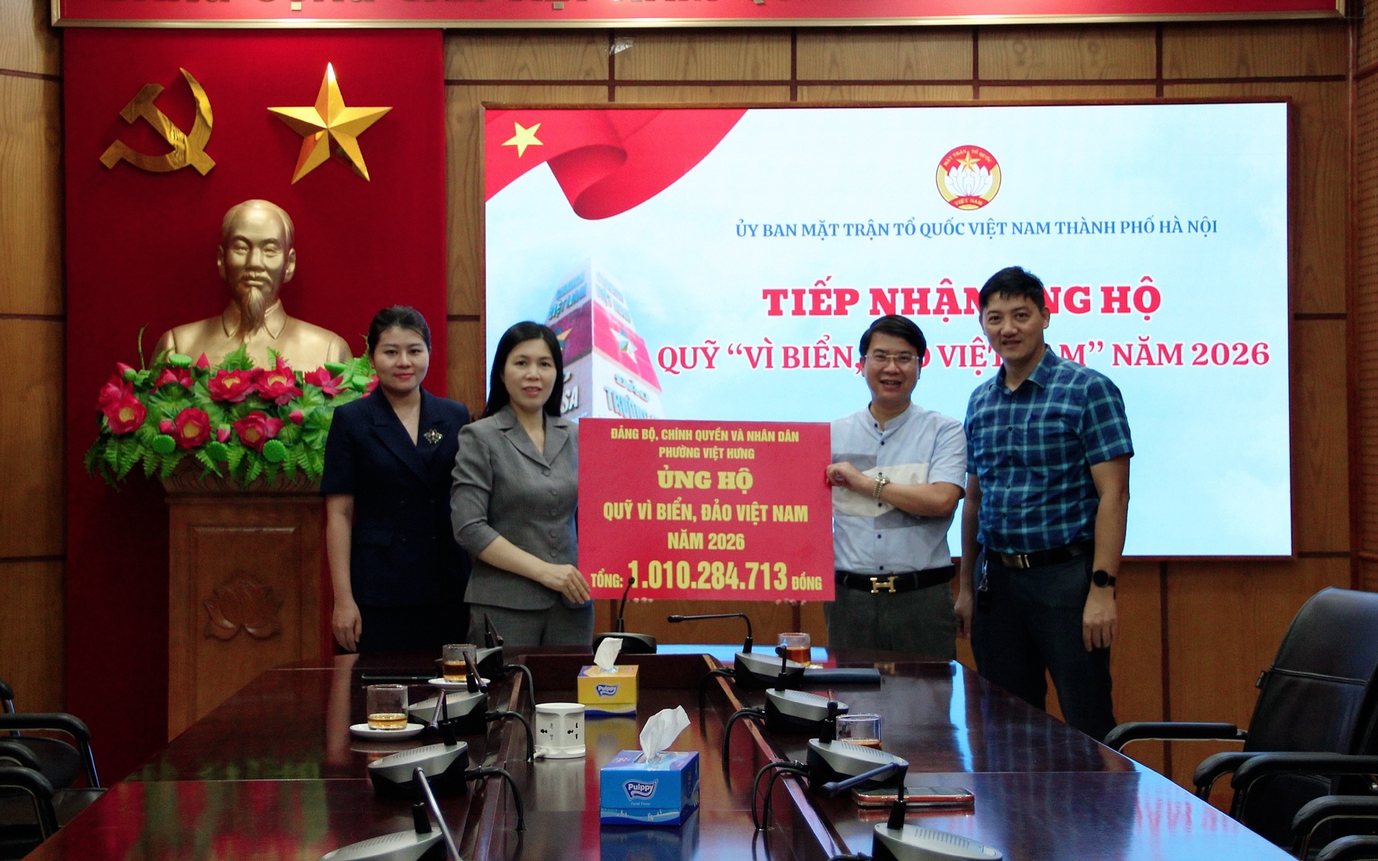 PHƯỜNG VIỆT HƯNG ỦNG HỘ HƠN 1 TỶ ĐỒNG CHO QUỸ “VÌ BIỂN, ĐẢO VIỆT NAM” NĂM 2026