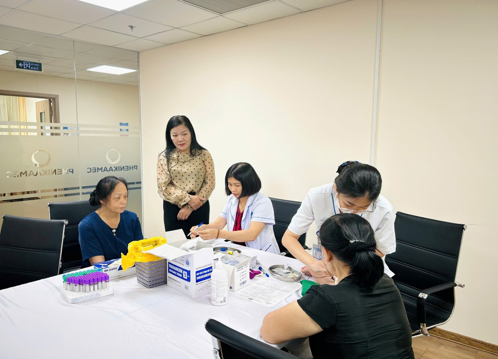 Phường Yên Hòa tổ chức hoạt động chăm sóc sức khỏe người cao tuổi nhân kỷ niệm Ngày truyền thống Người cao tuổi Việt Nam (06/6/1941 - 06/6/2026)- Ảnh 2.