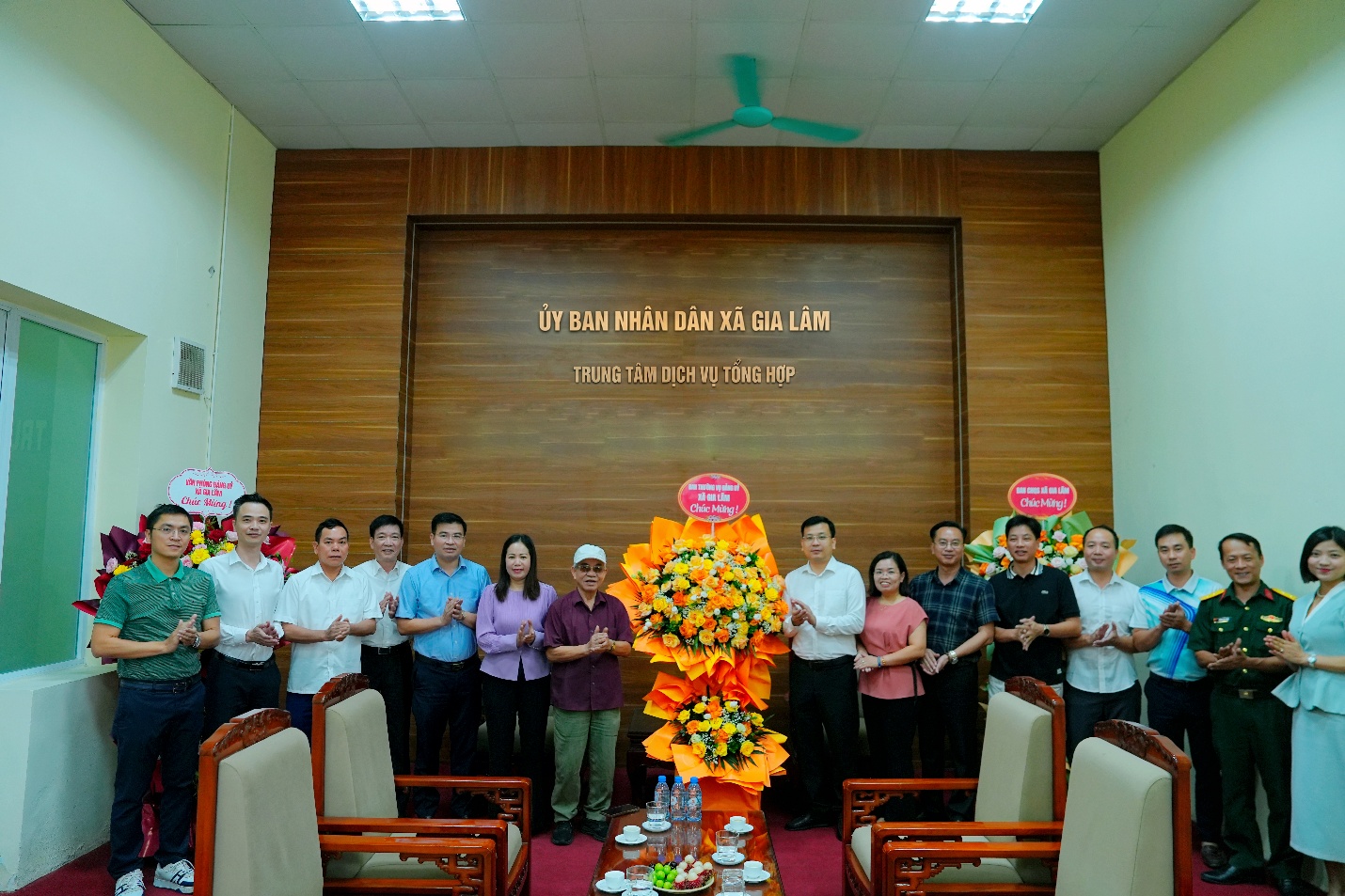 Lãnh đạo xã Gia Lâm chúc mừng Trung tâm Dịch vụ tổng hợp xã nhân kỷ niệm 101 năm Ngày Báo chí cách mạng Việt Nam- Ảnh 2.