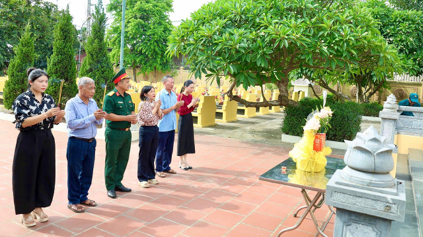 XÃ YÊN LÃNG RÀ SOÁT, HOÀN THIỆN HỒ SƠ MỘ LIỆT SĨ PHỤC VỤ CHIẾN DỊCH 500 NGÀY ĐÊM- Ảnh 1.
