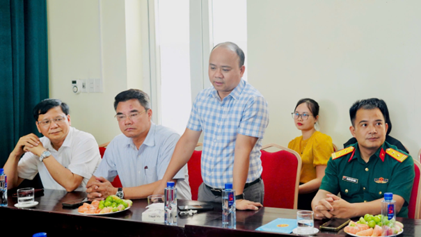 LÃNH ĐẠO XÃ YÊN LÃNG THĂM, CHÚC MỪNG TRUNG TÂM DỊCH VỤ TỔNG HỢP NHÂN DỊP KỶ NIỆM 101 NĂM NGÀY BÁO CHÍ CÁCH MẠNG VIỆT NAM- Ảnh 3.