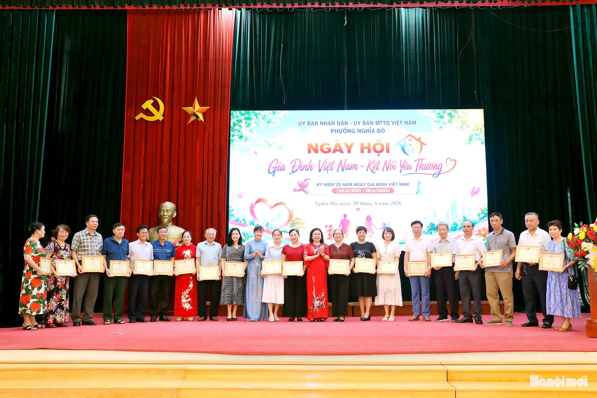 Phường Nghĩa Đô lan tỏa giá trị gia đình từ Ngày hội “Gia đình kết nối yêu thương”- Ảnh 1.