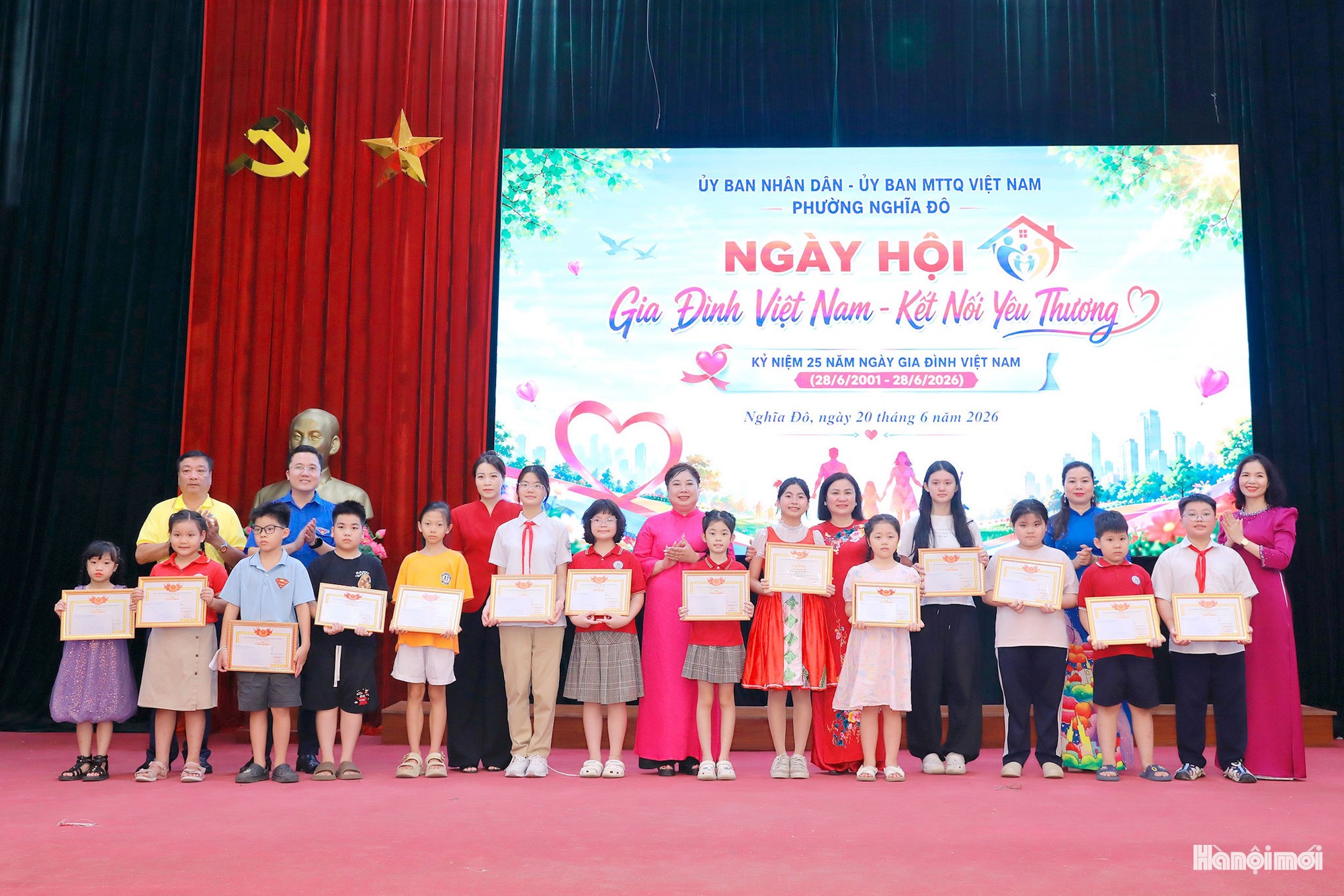 Phường Nghĩa Đô lan tỏa giá trị gia đình từ Ngày hội “Gia đình kết nối yêu thương”- Ảnh 7.