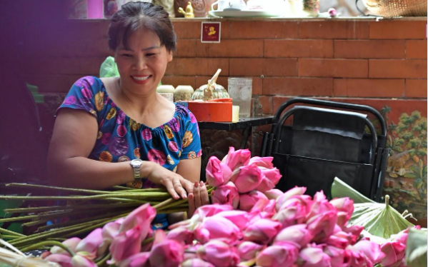 Nghệ thuật ướp trà sen Tây Hồ truyền thống