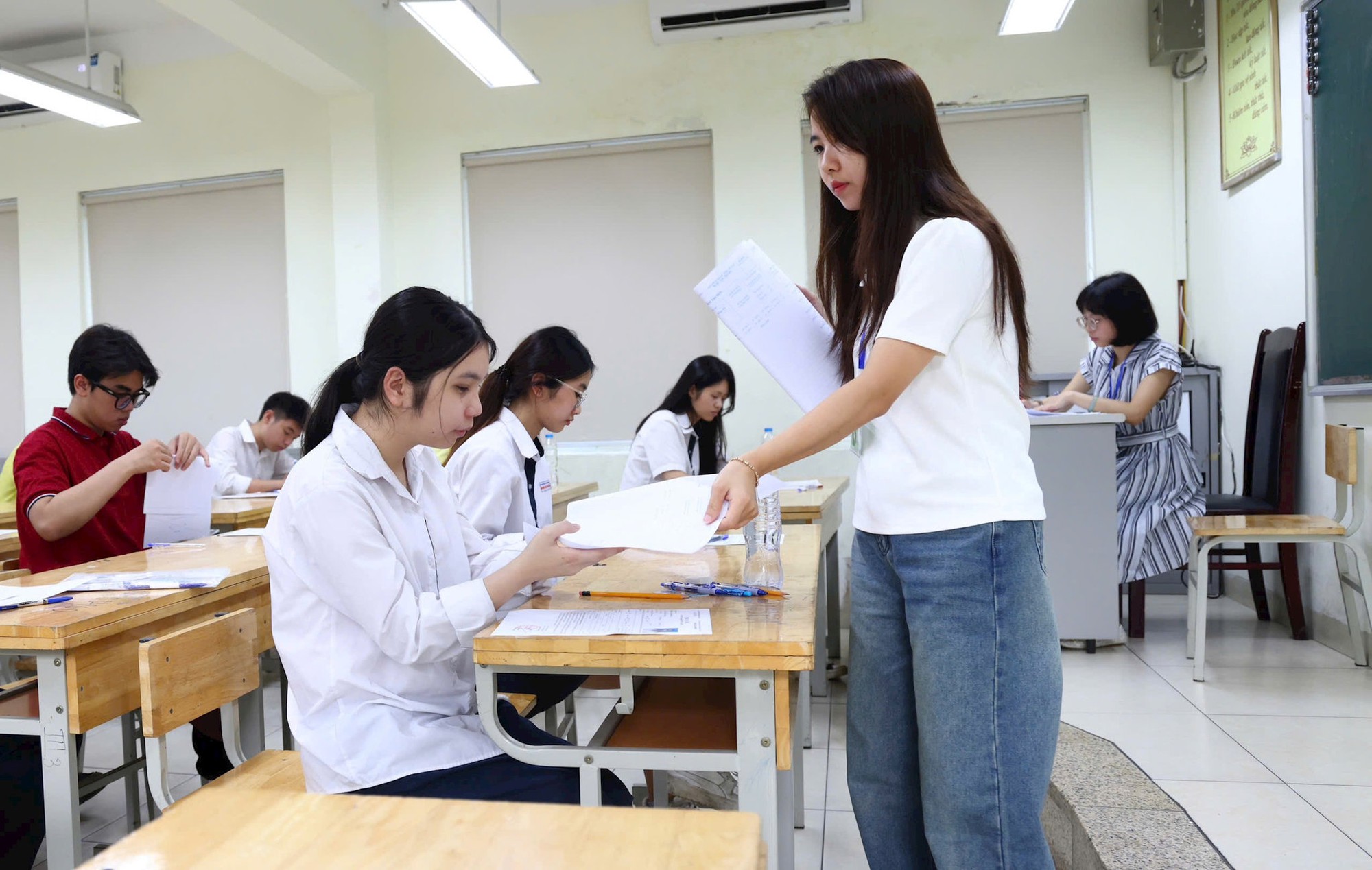Tỷ lệ đỗ vào lớp 10 trường công lập đạt hơn 80%:Kết quả từ nỗ lực tăng chỗ học ở Hà Nội- Ảnh 2.