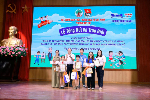 Phường Tây Hồ: Lan tỏa giá trị gia đình qua Cuộc thi vẽ tranh “Ông bà trong trái tim em”Phường Tây Hồ: Lan tỏa giá trị gia đình qua Cuộc thi vẽ tranh “Ông bà trong trái tim em”- Ảnh 2.