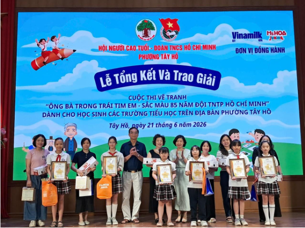 Phường Tây Hồ: Lan tỏa giá trị gia đình qua Cuộc thi vẽ tranh “Ông bà trong trái tim em”Phường Tây Hồ: Lan tỏa giá trị gia đình qua Cuộc thi vẽ tranh “Ông bà trong trái tim em”- Ảnh 3.