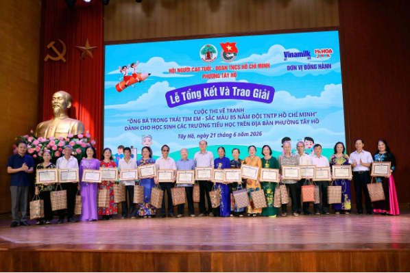 Phường Tây Hồ: Lan tỏa giá trị gia đình qua Cuộc thi vẽ tranh “Ông bà trong trái tim em”Phường Tây Hồ: Lan tỏa giá trị gia đình qua Cuộc thi vẽ tranh “Ông bà trong trái tim em”- Ảnh 4.