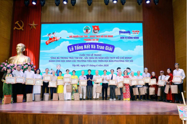 Phường Tây Hồ: Lan tỏa giá trị gia đình qua Cuộc thi vẽ tranh “Ông bà trong trái tim em”Phường Tây Hồ: Lan tỏa giá trị gia đình qua Cuộc thi vẽ tranh “Ông bà trong trái tim em”- Ảnh 5.