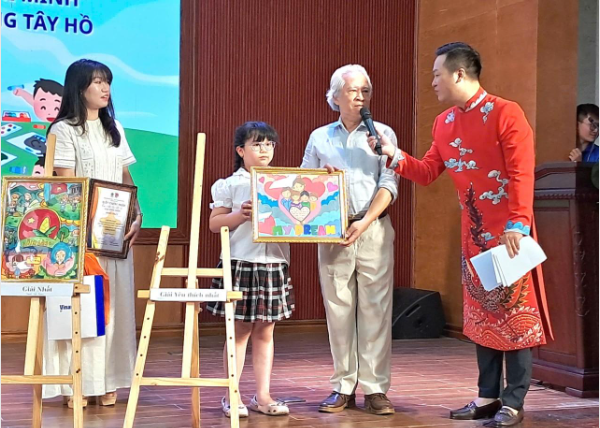 Phường Tây Hồ: Lan tỏa giá trị gia đình qua Cuộc thi vẽ tranh “Ông bà trong trái tim em”Phường Tây Hồ: Lan tỏa giá trị gia đình qua Cuộc thi vẽ tranh “Ông bà trong trái tim em”- Ảnh 6.
