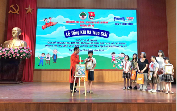 Phường Tây Hồ: Lan tỏa giá trị gia đình qua Cuộc thi vẽ tranh “Ông bà trong trái tim em”Phường Tây Hồ: Lan tỏa giá trị gia đình qua Cuộc thi vẽ tranh “Ông bà trong trái tim em”- Ảnh 7.