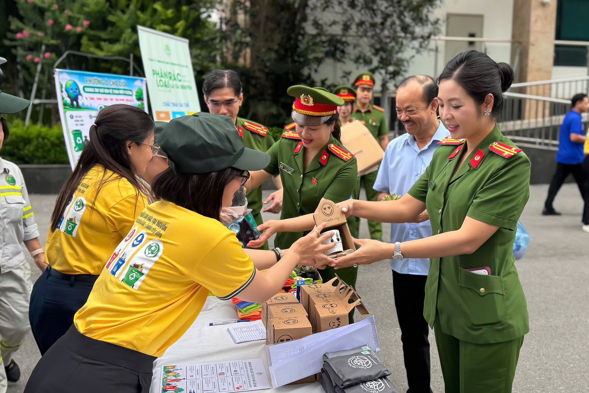 Chung tay xây dựng cộng đồng xanh từ hành động nhỏ- Ảnh 2.