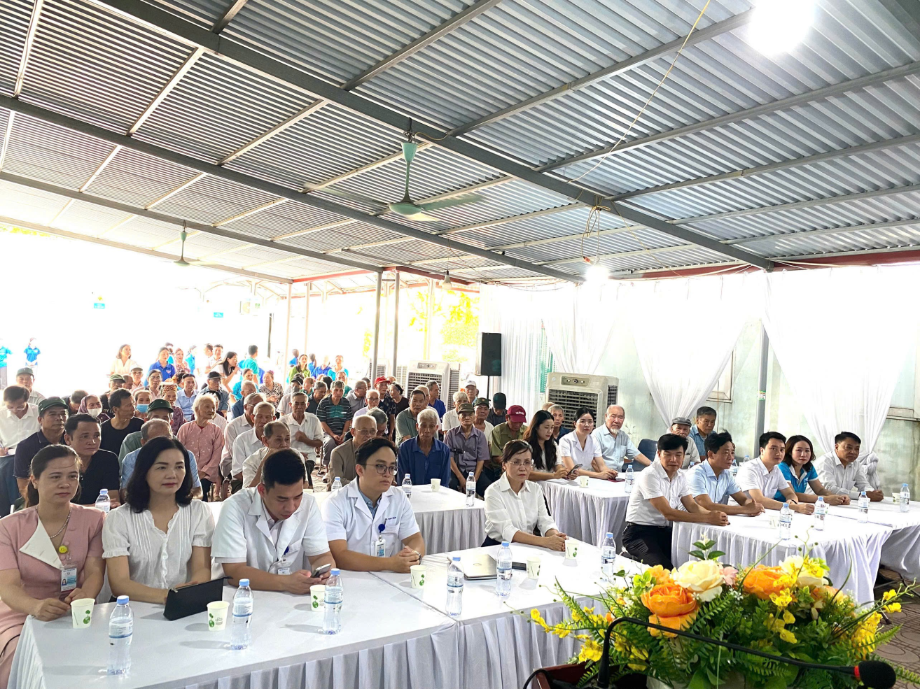 UBND xã Ô Diên tổ chức khám, tư vấn sức khỏe, tặng quà người có công nhân dịp Ngày Thương binh - Liệt sĩ 27/7- Ảnh 1.