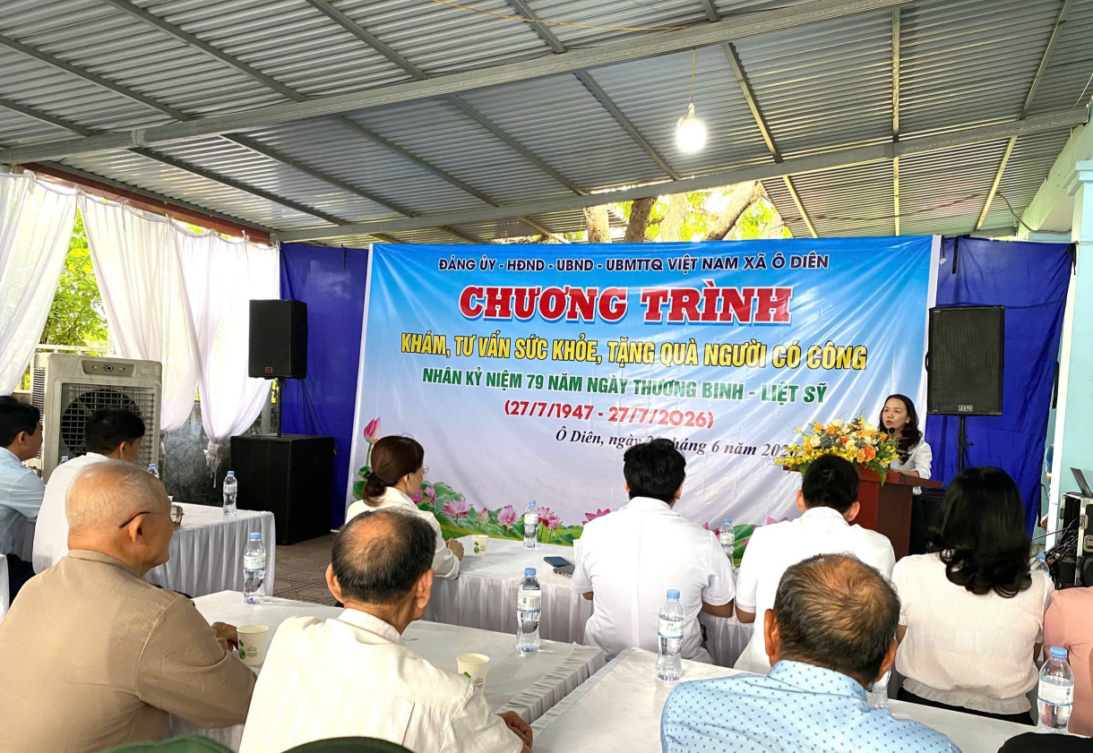 UBND xã Ô Diên tổ chức khám, tư vấn sức khỏe, tặng quà người có công nhân dịp Ngày Thương binh - Liệt sĩ 27/7- Ảnh 2.