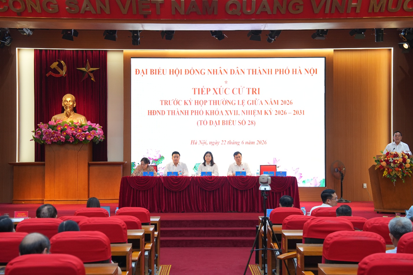 Đại biểu HĐND thành phố Hà Nội – đơn vị bầu cử số 28 tiếp xúc cử tri trước kỳ hợp thường lệ giữa năm- Ảnh 2.